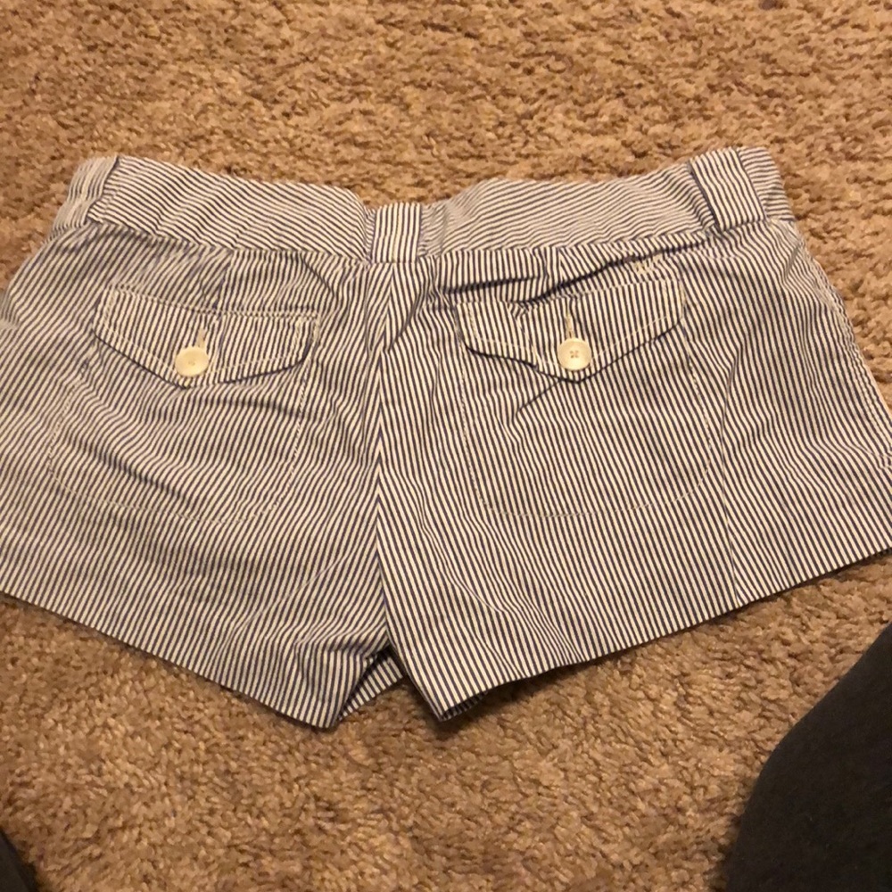 Shorts - Picture 3 of 4